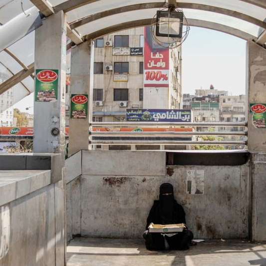 Sous pression : comment la Syrie tente de revenir dans le jeu international malgré l'isolement