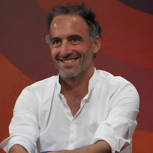 Avec « Notre vision pour la France », Raphael Glucksmann remet les valeurs travail sur la place publique