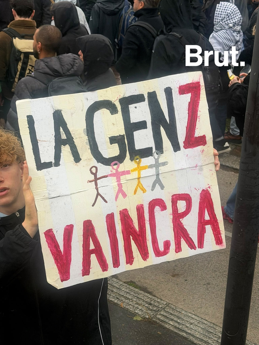 Une vague de contestation sans précédent déstabilise l’hexagone