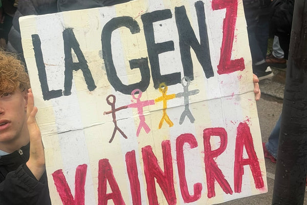 Une vague de contestation sans précédent déstabilise l’hexagone