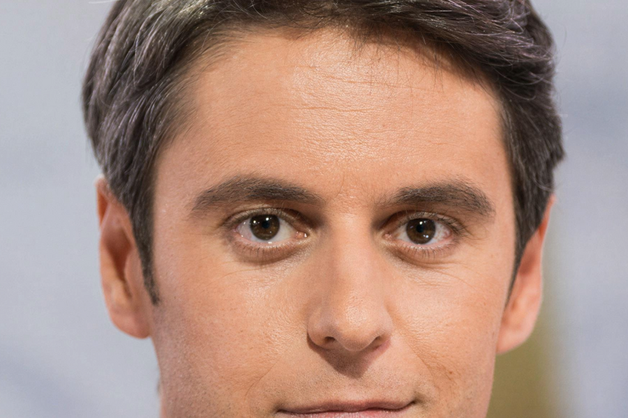 En plein mois d’août, Gabriel Attal rappelle qu’il n’est pas un candidat out