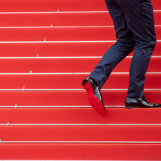 Cannes 2026 : la mobilisation du collectif Zapper Bolloré illustre l’emprise du milliardaire breton sur les industries culturelles