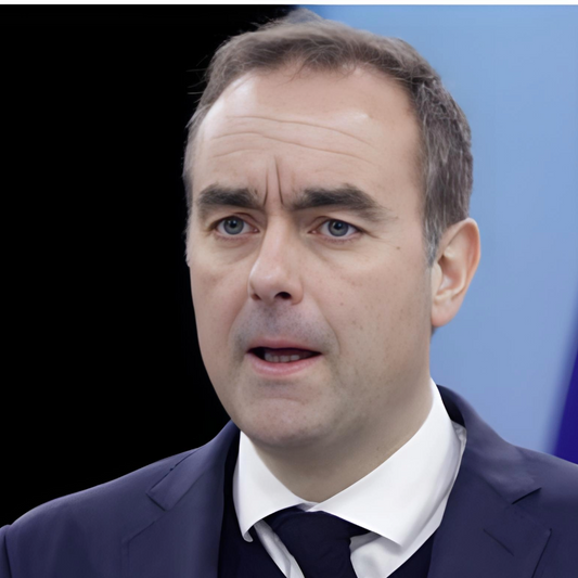 En clôture du congrès de l'Association des maires de France,  Sébastien Lecornu annonce qu'il veut simplifier la vie des élus