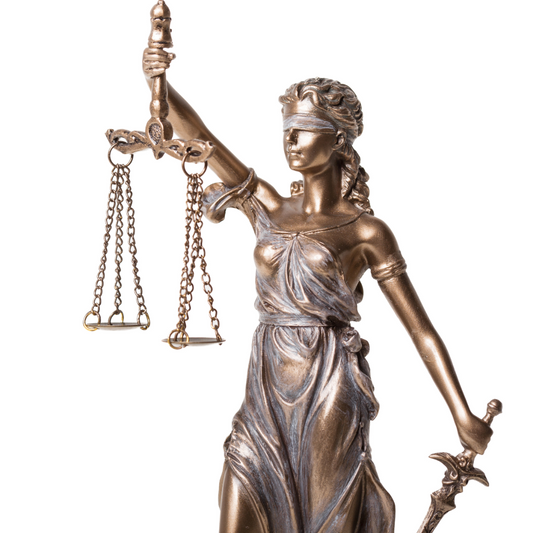 Justice : les avocats se mobilisent massivement contre le projet de loi porté par Gérald Darmanin