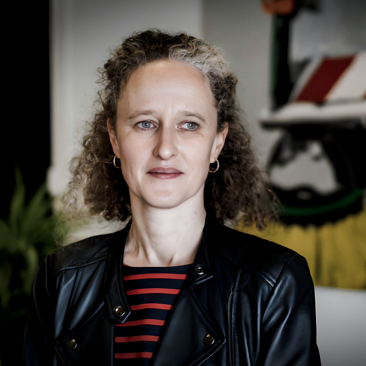 Colombe Brossel: « Lors de nos auditions, certaines AESH nous ont expliqué qu’elles se formaient elles-mêmes et qu’elles payaient leurs formations »