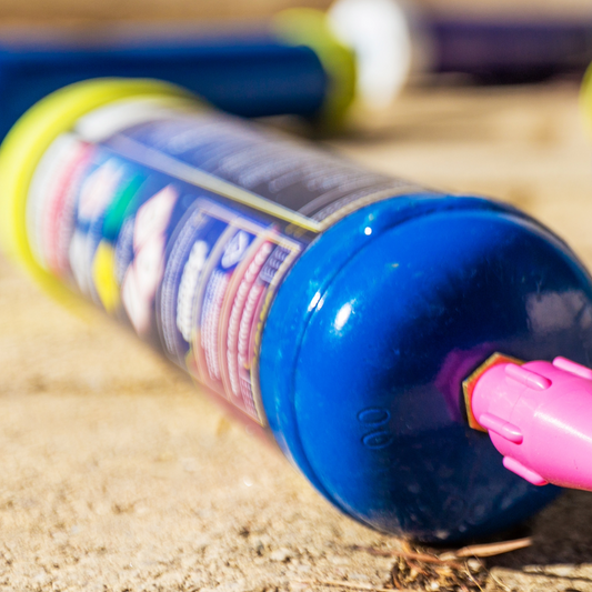 Le protoxyde d’azote : du rire anesthésié aux corps brisés par la drogue