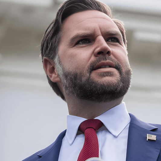 À l’Université Old Miss, J. D. Vance propose une éloge dithyrambique des régimes démocratiques illibéraux - Rightbrain Magazine store 