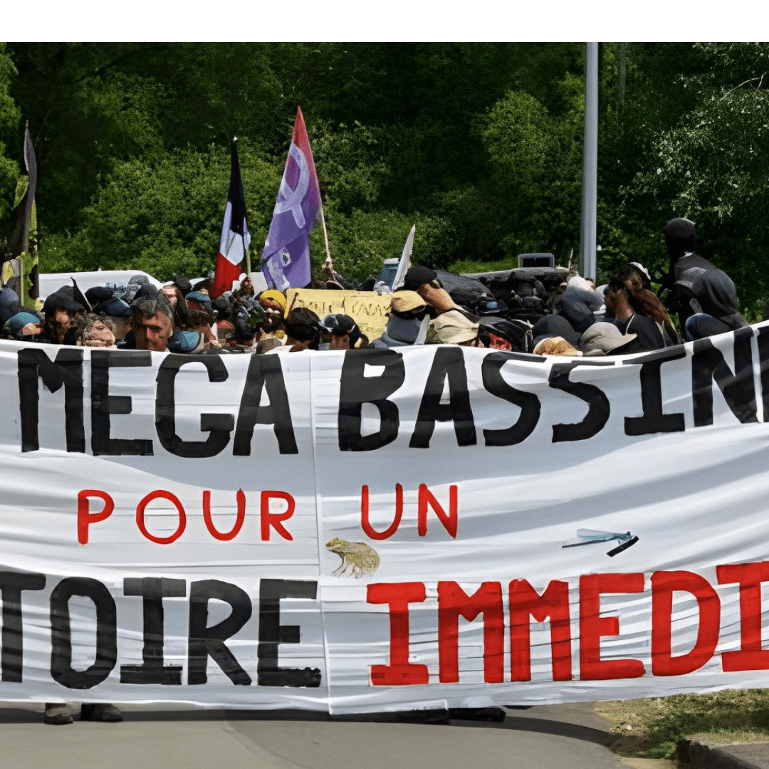 À Sainte-Soline, des gendarmes donnent une image violente de leur institution. - Rightbrain Magazine store 