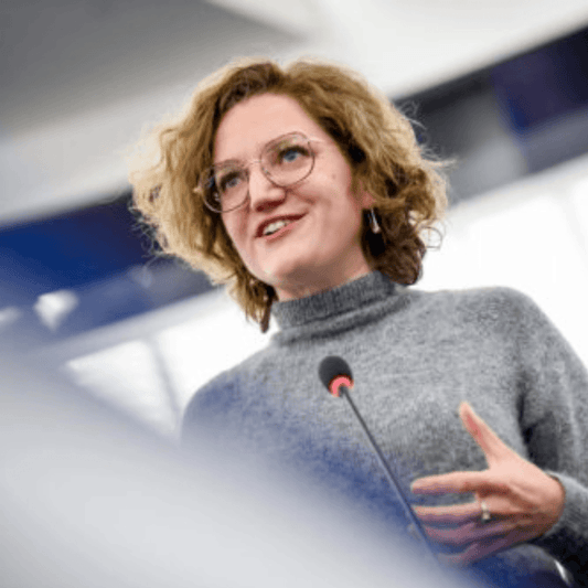 Adepte de la culture du compromis, Ursula Von Der Leyen pourrait démanteler le pacte vert - Rightbrain Magazine store 