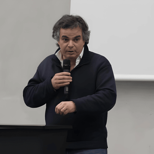 Alexandre Jardin : un romancier en guerre contre Les ZFE - Rightbrain Magazine store 
