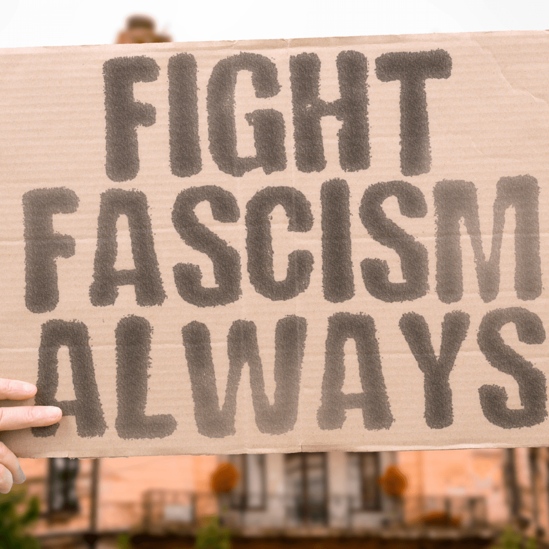 Antifascisme et violence : un mythe ou une stratégie totalement assumée ? - Rightbrain Magazine store 