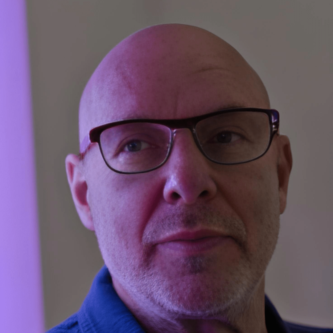 Brian Eno : des boucles ambient à la rupture politique, une dissonance salutaire - Rightbrain Magazine store 