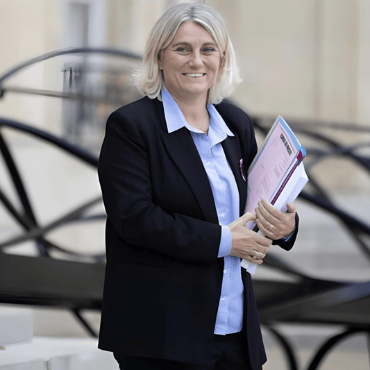 Budget 2026 : entre coupes sanitaires et bataille parlementaire, l’équilibre introuvable - Rightbrain Magazine store 