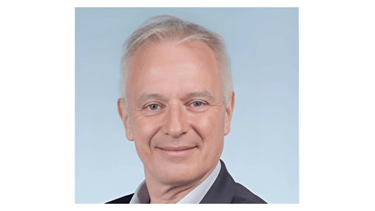 Charles Fournier : L’OFPRA refuse entre 75 et 80 % des demandes de statut de réfugié - Rightbrain Magazine store 