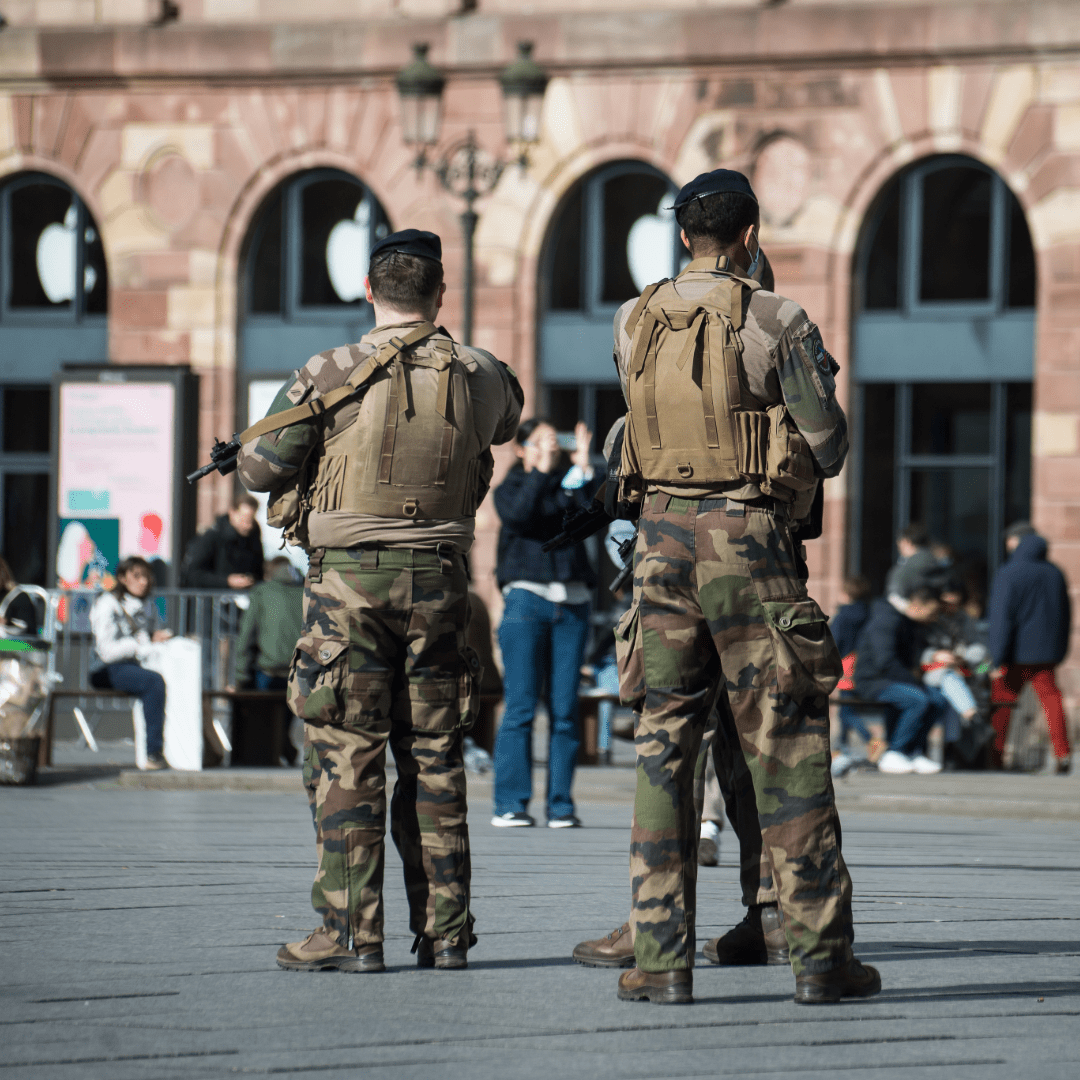 Des salles de classes aux casernes : comment l’école française façonne ses futurs soldats - Rightbrain Magazine store 