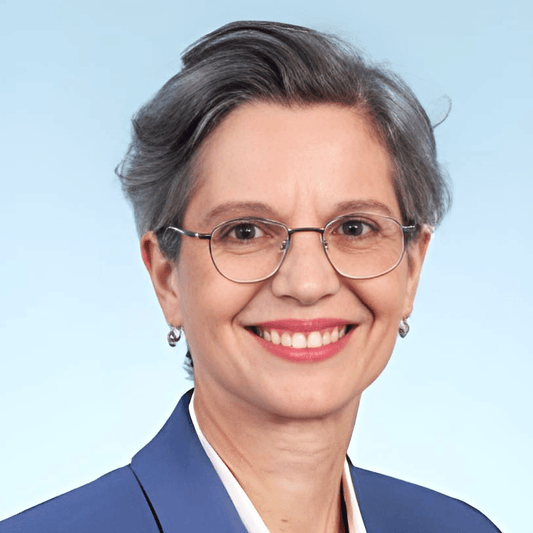 Devons-nous repenser notre modèle social pour inventer une société écoféministe ? - Rightbrain Magazine store 