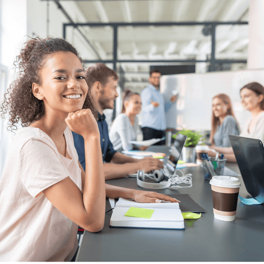 Emploi des jeunes : le gouvernement assume d’accompagner les néo-salariés vers des métiers en tension - Rightbrain Magazine store