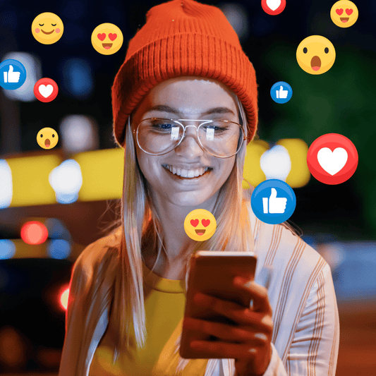 En phase d’être interdits aux moins de 15 ans, les réseaux sociaux fabriquent une para-communauté - Rightbrain Magazine store 