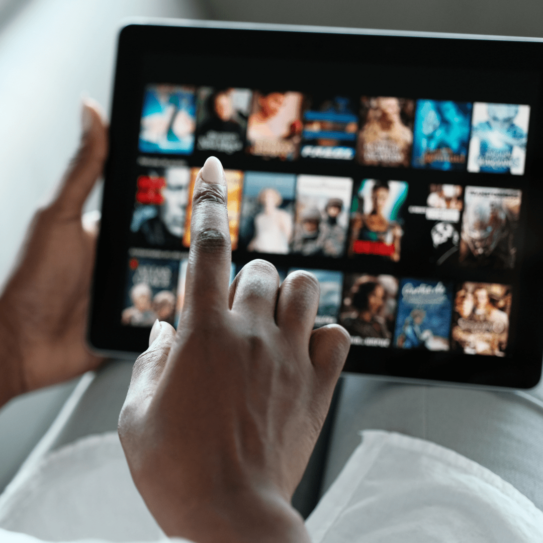 En rachetant la Warner Bros, Netflix fait réellement entrer le 7ème art dans le 21ème siècle - Rightbrain Magazine store 