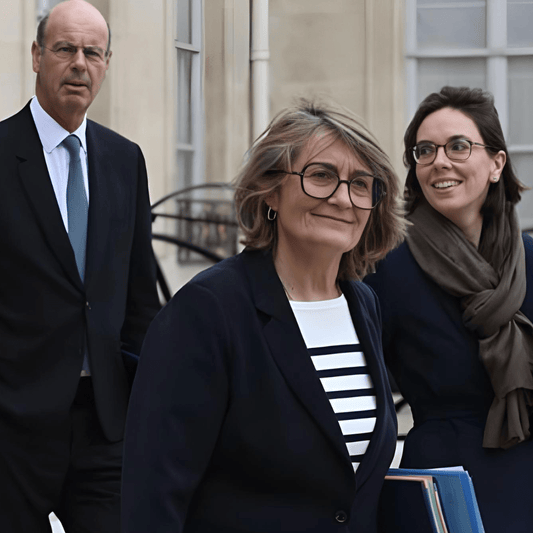 En refusant toute hausse d’impôt, le gouvernement fabrique une fiscalité sur mesure pour les plus aisés - Rightbrain Magazine store 