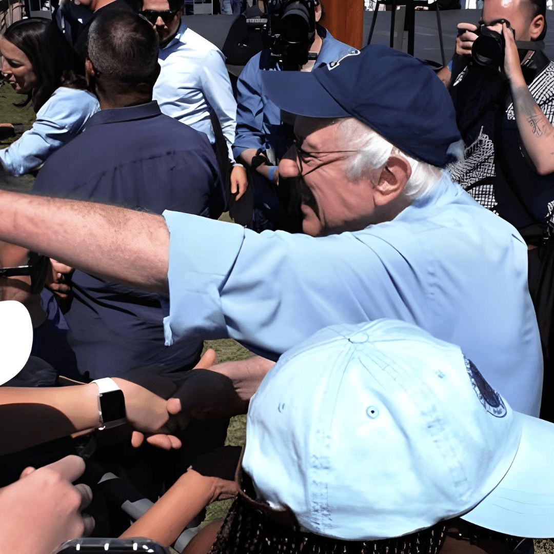 En tournée Aux États-Unis, Bernie Sanders redéfinit sa méthode d’agit-prop - Rightbrain Magazine store 