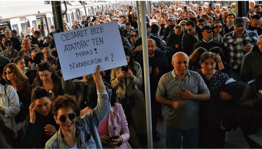 En Turquie, l’ombre d’Atatürk hante les révoltes comme les manuels scolaires officiels - Rightbrain Magazine store 
