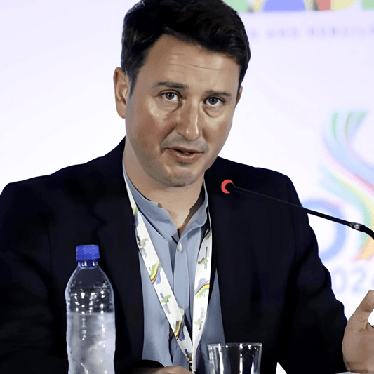 Gabriel Zucman : Un économiste souhaitant rendre sa discipline sociale et solidaire - Rightbrain Magazine store 