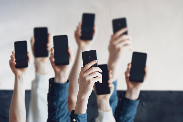 Smartphone : pourquoi l'interdiction au lycée échoue