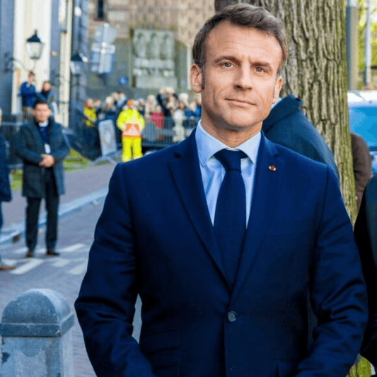 Il reste seul, mais concentré vers l'avenir - Rightbrain Magazine store 
