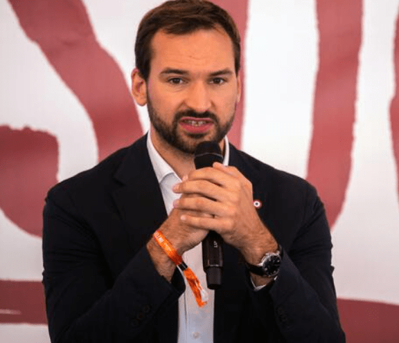 La réforme des retraites : entre blocages parlementaires et fractures sociales profondes - Rightbrain Magazine store 