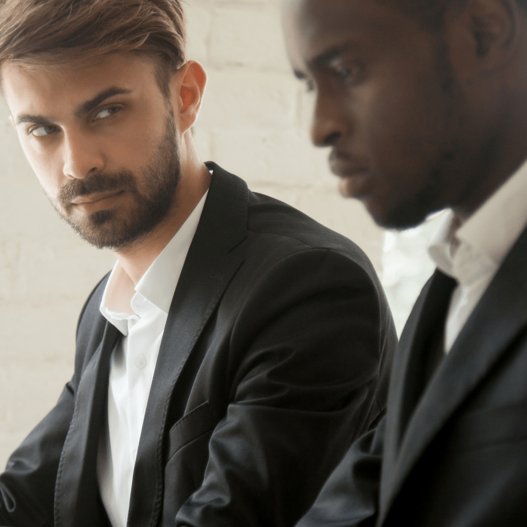 Le mot « racisé » : un concept divisant les publics subissant des discriminations - Rightbrain Magazine store