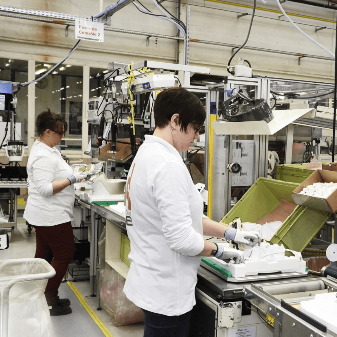 Le salaire minimum peut-il encore réparer le lien brisé entre travail et dignité humaine ? - Rightbrain Magazine store 