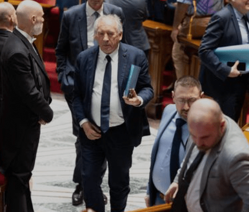Les choix fiscaux de François Bayrou : des décisions impactant à la baisse le financement des politiques inclusives - Rightbrain Magazine store 