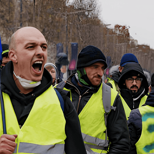 Les Gilets Jaunes, une révolte entre héritage historique et mémoire effacée - Rightbrain Magazine store 