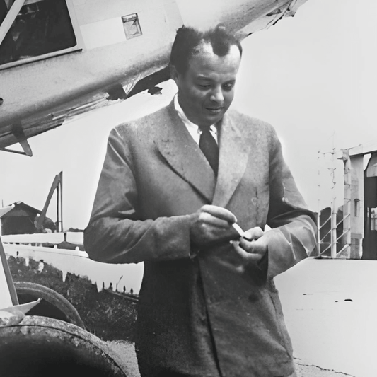 L’éternel vol d’Antoine de Saint-Exupéry - Rightbrain Magazine store 