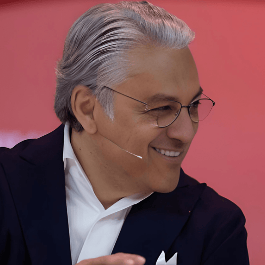 Luca De Meo: un dirigeant entre le luxe et l'automobile - Rightbrain Magazine store 
