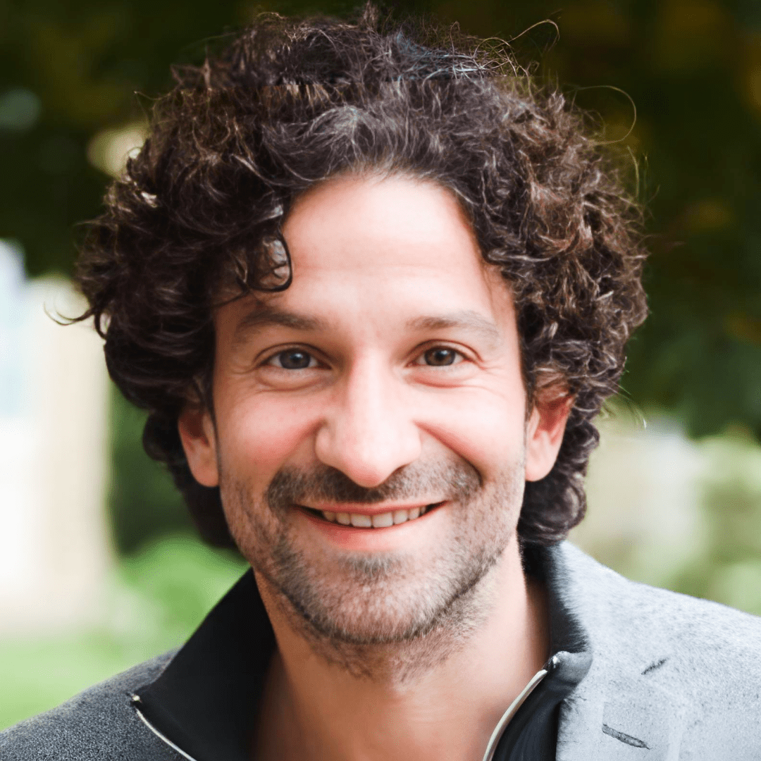 Miguel Bonnefoy : « Mon grand-père a un parcours de transfuge de classe. » - Rightbrain Magazine store 
