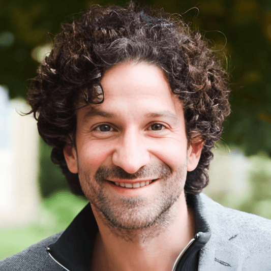 Miguel Bonnefoy : « Mon grand-père a un parcours de transfuge de classe. » - Rightbrain Magazine store 