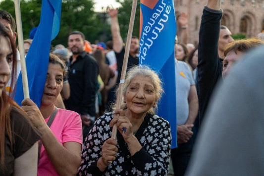 Reportage photo En Arménie, la victoire de Nikol Pachinian ne se résume pas à un choix entre l’Europe et la Russie - Rightbrain Magazine store