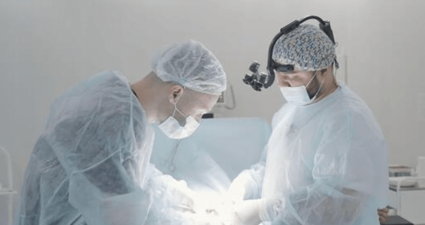 Santé : le gouvernement envisage une quatrième année d’internat aux futurs médecins - Rightbrain Magazine store 