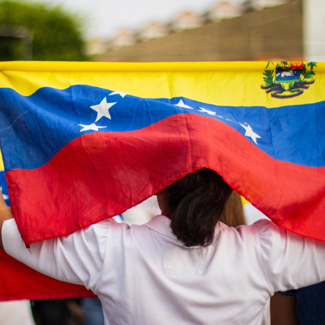 Sous les bombes, Caracas redevient le portrait d’un chavisme exsangue - Rightbrain Magazine store 