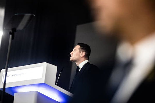 Sur les questions étrangères, Jordan Bardella a encore du mal à définir où il habite - Rightbrain Magazine store