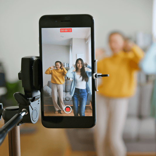 Tiktok: les rabbits hole du réseau social enferment nos adolescents dans des trous sans fonds - Rightbrain Magazine store 