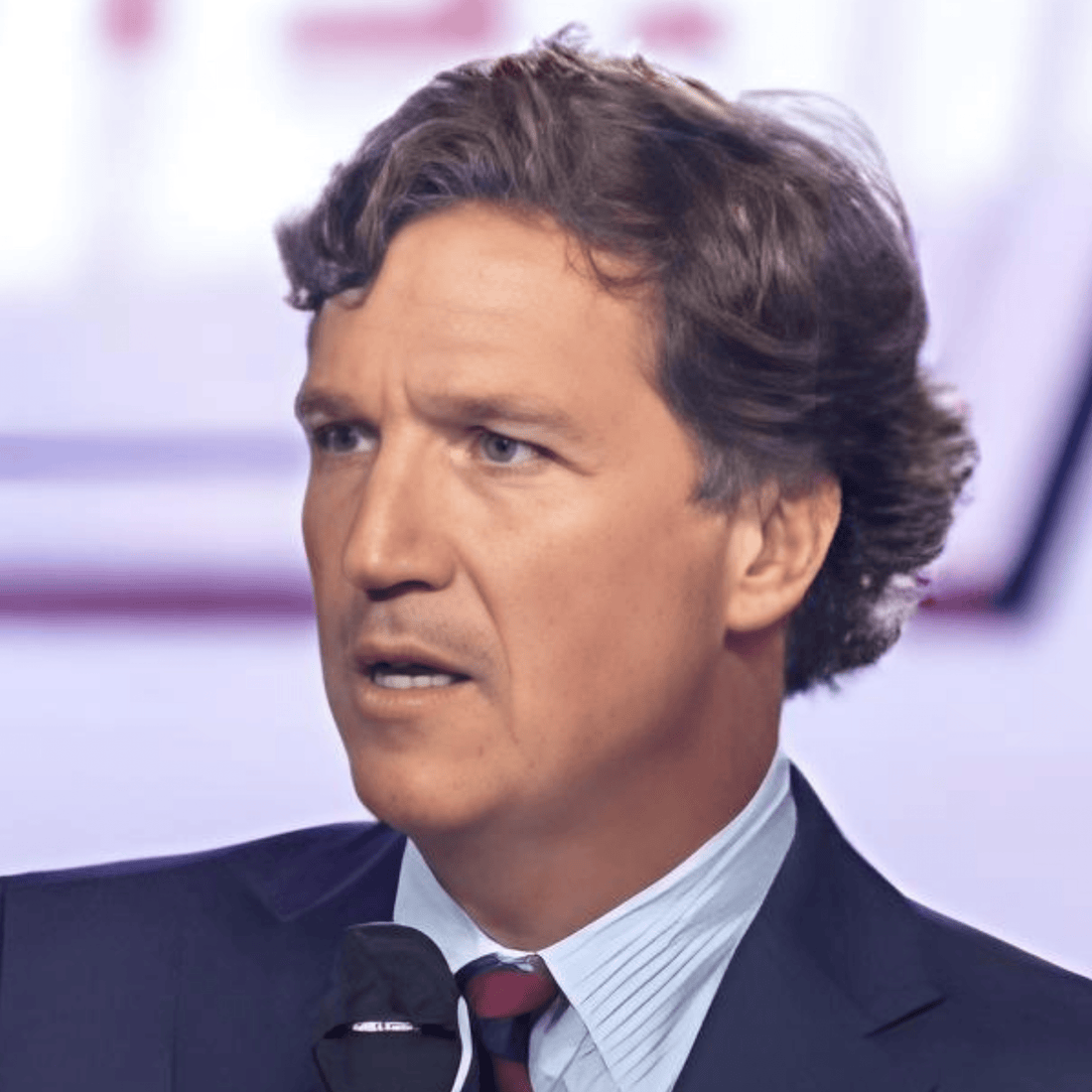 Tucker Carlson : l’homme diffusant un brouillard permanent sur les médias américains - Rightbrain Magazine store