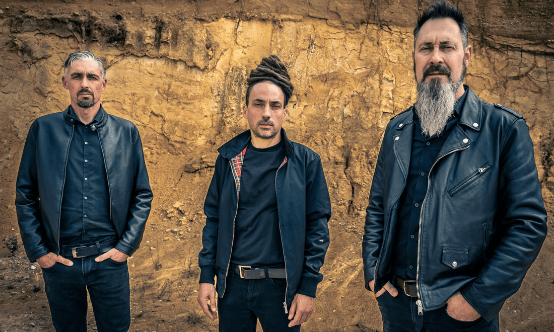 "Un concert de rock vit du danger, de l'excitation et de l'imprévu" - Rightbrain Magazine store 