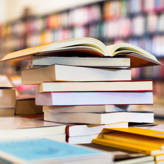 Un mois après le licenciement d'Olivier Nora, les auteurs signés par Grasset réfléchissent sur les nouveaux modèles économiques du livre - Rightbrain Magazine store