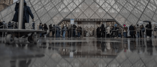Une Pyramide fissurée : Le Louvre face à ses défis architecturaux - Rightbrain Magazine store 